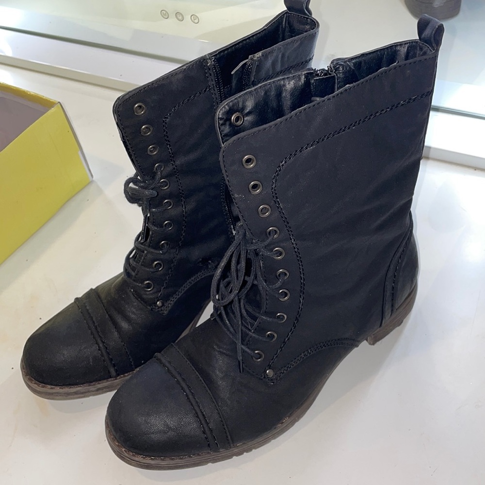 Black combat boots women’s 10